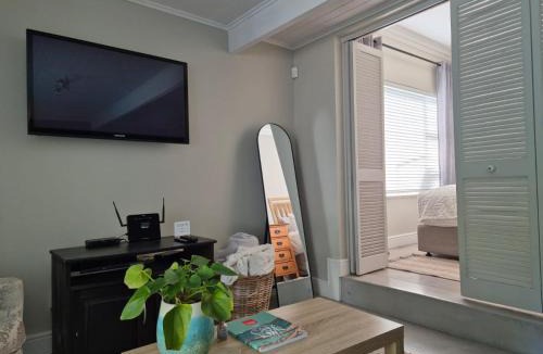 Somerset West Apartment | Berrydel Cottage