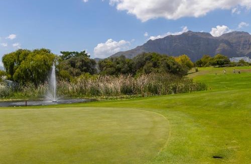 Stellenbosch Cabin | Winelands Golf Lodges 18