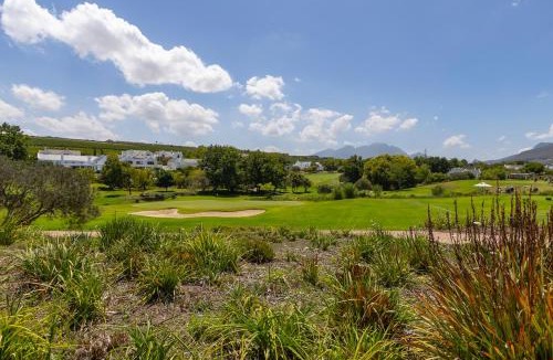Stellenbosch Cabin | Winelands Golf Lodges 18