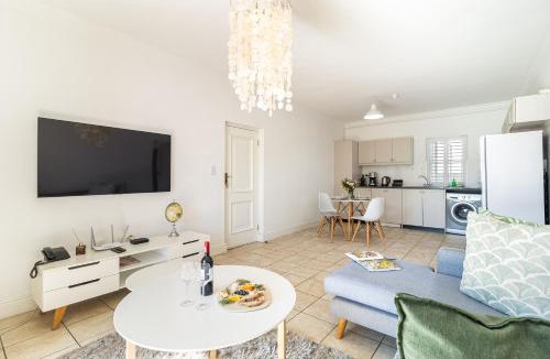 Stellenbosch Cabin | Winelands Golf Lodges 18