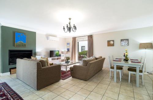 Stellenbosch Cabin | Winelands Golf Lodges 16