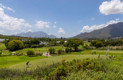 Stellenbosch Cabin | Winelands Golf Lodges 28