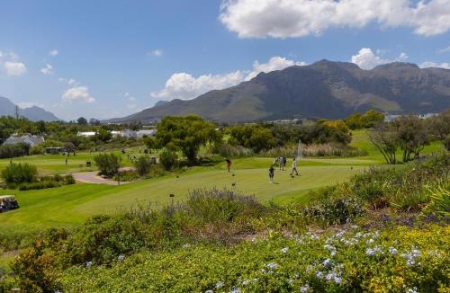 Stellenbosch Cabin | Winelands Golf Lodges 9