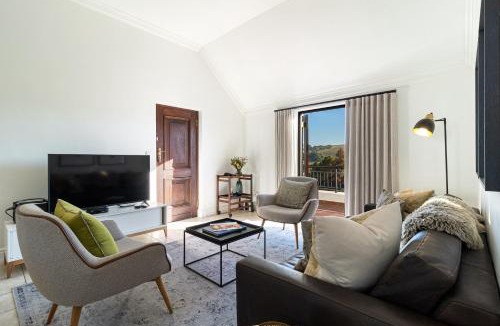 Stellenbosch Cabin | Winelands Golf Lodges 9