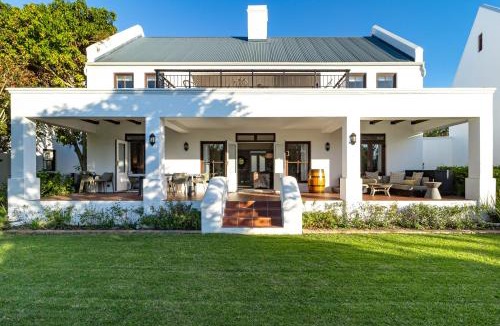 Stellenbosch Cabin | Winelands Golf Lodges 2