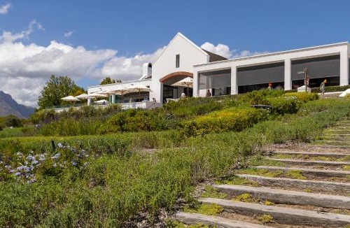 Stellenbosch Cabin | Winelands Golf Lodges 29