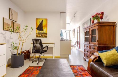Glencairn Apartment | Beachfront Bliss