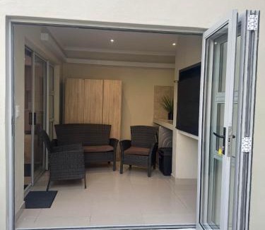 Stellenbosch House | Villa Lyón - 4 Bed 4 Bath in residential Security Estate