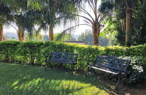 La Lucia House | Palms On Byrne 5 Bed 6 bath 10 sleeper Tuscan Villa and Jacuzzi