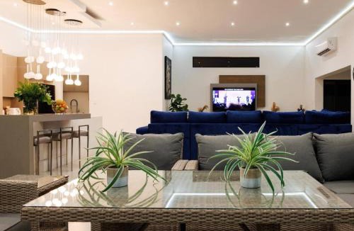 Hartbeespoort House | Luxurious 4-Bedroom House with Private Pool in Hartbeespoort