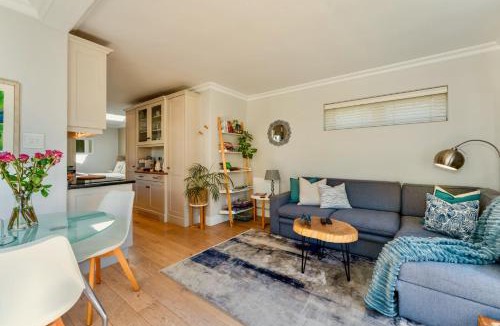 Constantia House | Fig Tree Cottage - Leafy Constantia Cottages
