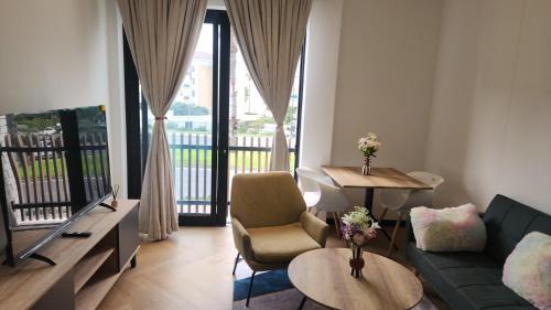 Century City Apartment | El Roi on NINE PALMS