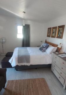 Bot River Apartment | 2 on Fifth Avenue