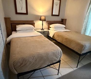 Tzaneen House | Douglas Villas