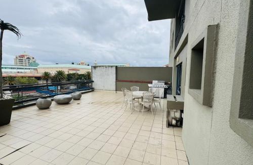 Century City Apartment | Manhattan Luxe Suite at Canal Walk