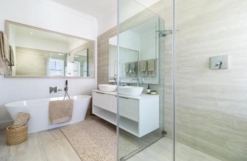 Stellenbosch Cabin | Winelands Golf Lodges 27