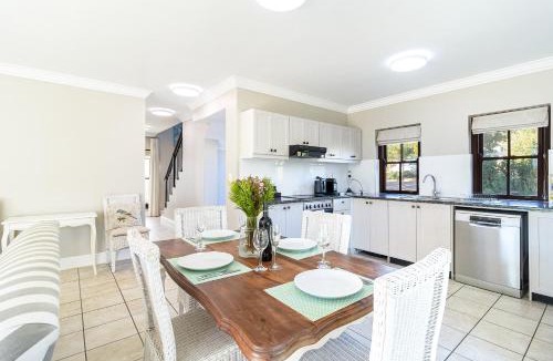 Stellenbosch Cabin | Winelands Golf Lodges 26