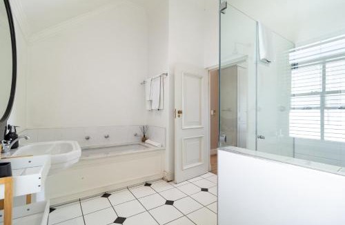 Stellenbosch Cabin | Winelands Golf Lodges 21