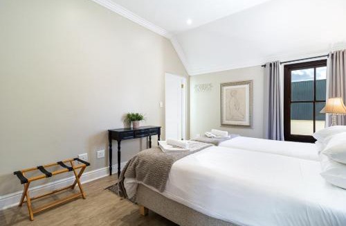 Stellenbosch Cabin | Winelands Golf Lodges 10