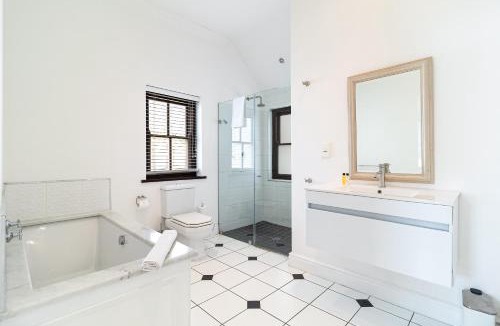 Stellenbosch Cabin | Winelands Golf Lodges 10