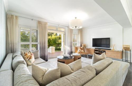 Stellenbosch Cabin | Winelands Golf Lodges 3