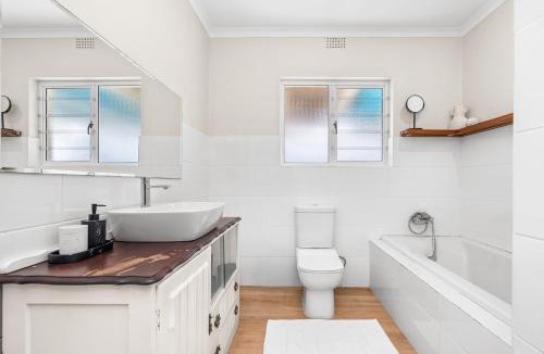 Raithby House | Winelands Getaway