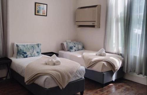 Uitenhage House | HEBA GUEST LODGE