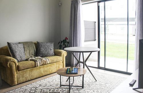 Kraaifontein Apartment | Flat in Security Estate - Zomerwind Apartments