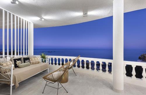 Clifton Apartment | Clifton YOLO Spaces - Beachfront Duo Apartment