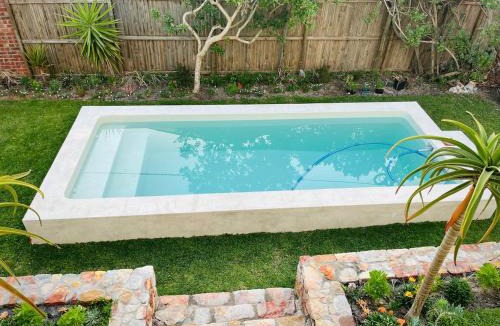 Cape Peninsula Apartment | Stroll to the beach Rooibokkie Studio 2