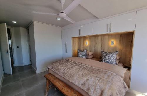 Lagoon Beach Apartment | Lagoon Shoreline 2 Bedroom Apartment