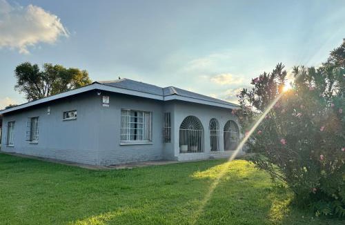 Klerksdorp House | SashMc Flair Guesthouse