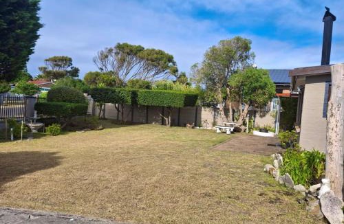 Pearly Beach House | Cosy Pearly Spacious Getaway with Jacuzzi, Braai