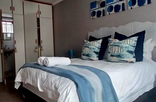 Van Dyks Bay Apartment | Shark Cove Little Cottage