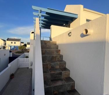 Calypso Beach Apartment | Codrock Cottage