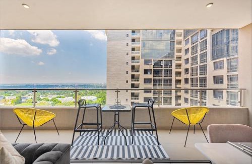 Greater Johannesburg Metropolitan Area Apartment | Sandton Luxury Apartment Balcony Power & Water Backup