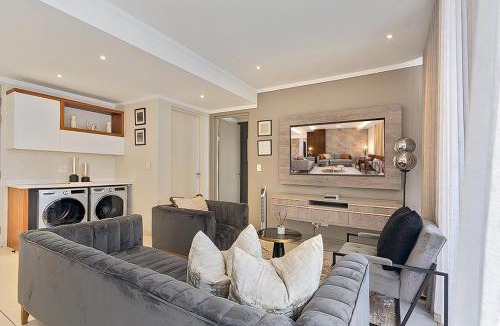 Greater Johannesburg Metropolitan Area Apartment | Sandton Luxury Apartment Balcony Power & Water Backup