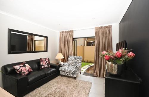 Kraaifontein Apartment | Velvet & Bloom Cottage in Durbanville