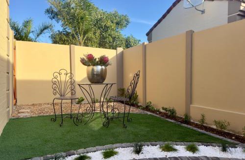 Kraaifontein Apartment | Velvet & Bloom Cottage in Durbanville