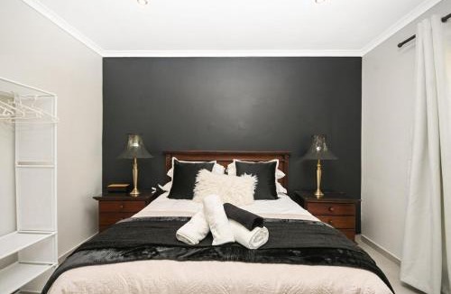 Kraaifontein Apartment | Velvet & Bloom Cottage in Durbanville