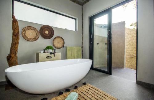 Hammanskraal Cabin | LookOut Safari Lodge