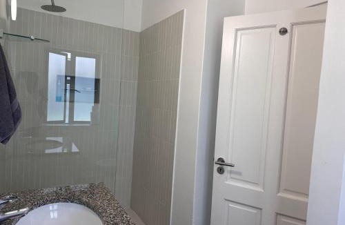 Sunset Beach House | Sunset Studio Garden View