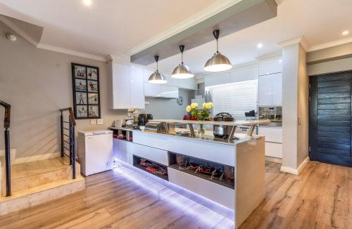 Simondium Apartment | Luxury Lakeside Lodge at Jack Nicklaus Golf Estate