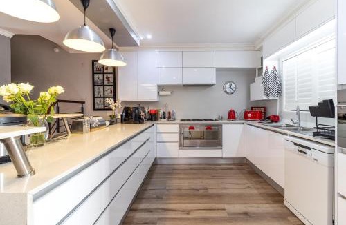 Simondium Apartment | Luxury Lakeside Lodge at Jack Nicklaus Golf Estate