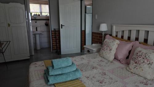 Orania House | Bed In Die Boord