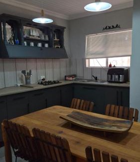 Orania House | Bed In Die Boord