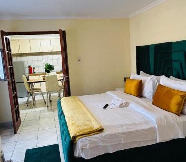 Bluewater Bay House | Vuyomat at Sea Guest House Bluewater Bay