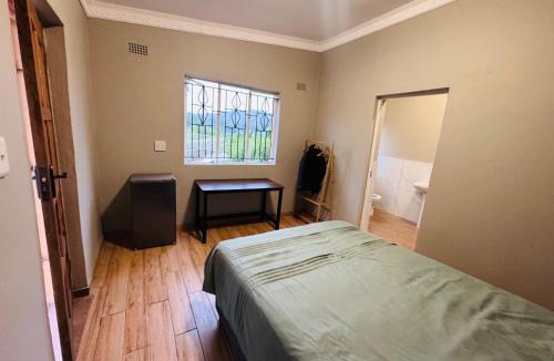 Outer West Durban Hotel | Pholanathi Lodge