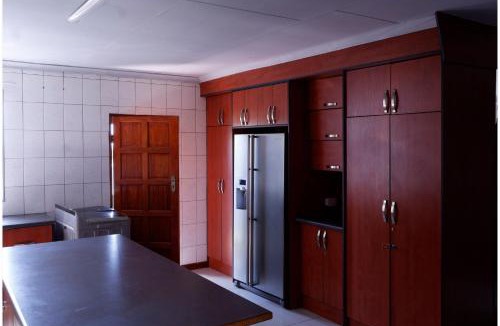 Vanderbijlpark House | The Beautiful Thatch Guesthouse