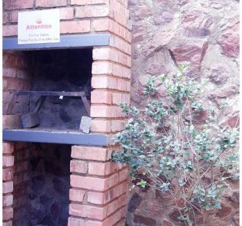 Vanderbijlpark House | The Beautiful Thatch Guesthouse